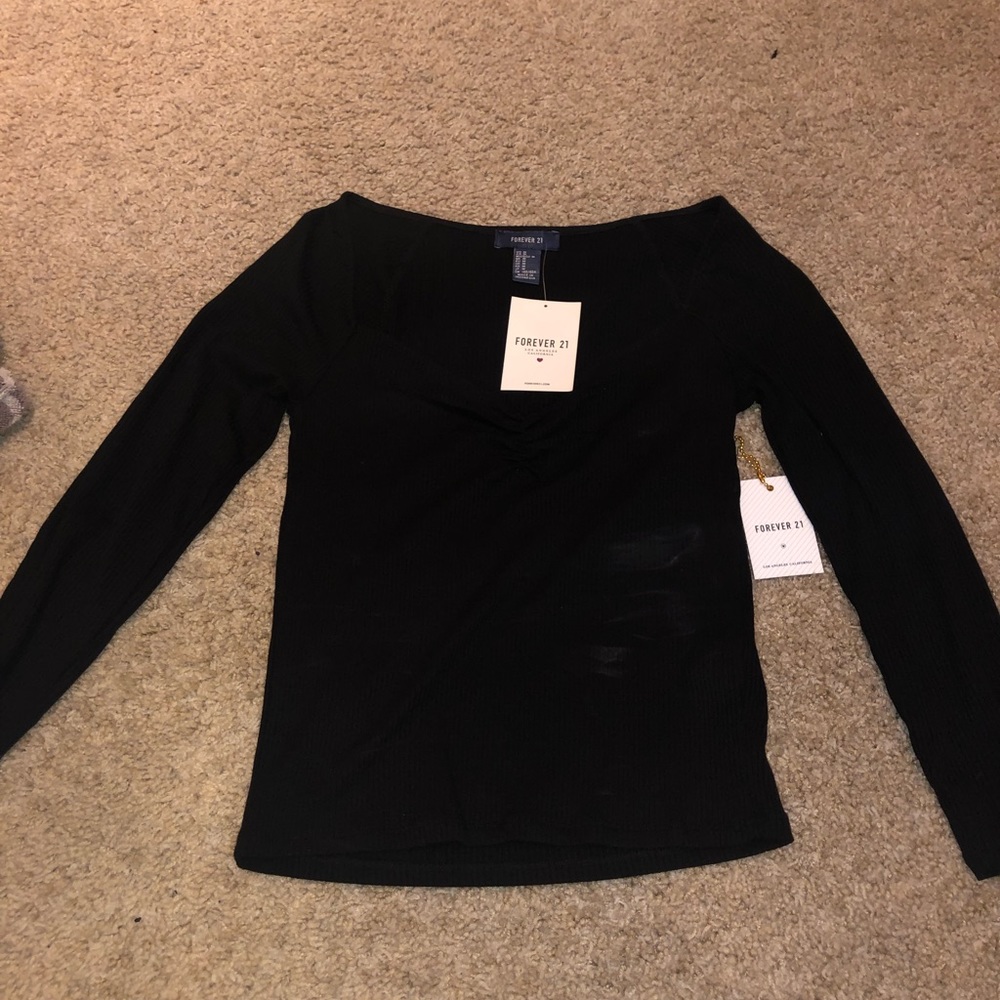 black quarter sleeve crop top